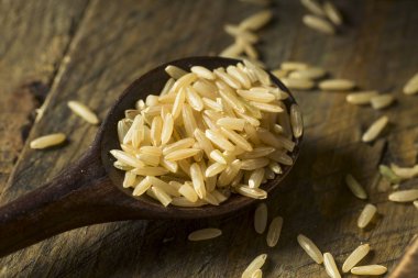 Kuru organik vahşi uzun kahverengi pirinç