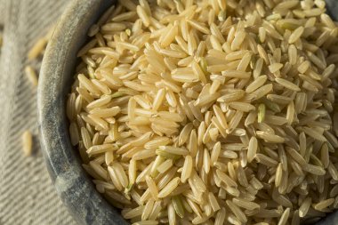 Kuru organik vahşi uzun kahverengi pirinç