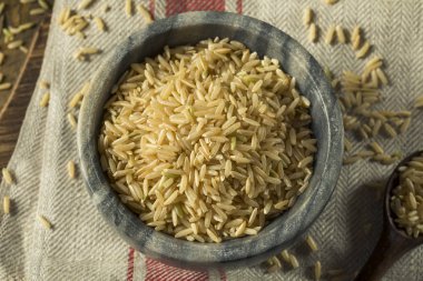 Kuru organik vahşi uzun kahverengi pirinç