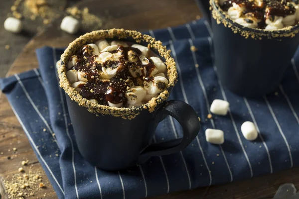 Söta hemmagjord Smores varm choklad — Stockfoto