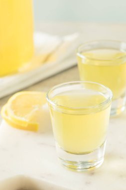 Tatlı ev yapımı limon Limoncello