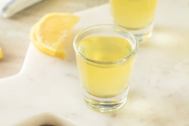 Tatlı ev yapımı limon Limoncello