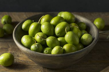 Ham yeşil organik taze zeytin