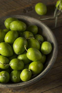 Ham yeşil organik taze zeytin