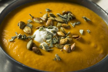 Ev yapımı köri Balkabagi çorbası