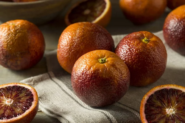 Çiğ kırmızı organik kan portakal — Stok fotoğraf