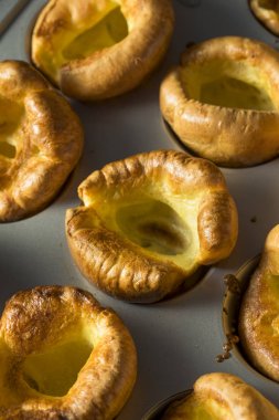 Sıcak ev yapımı İngiliz Yorkshire pudingi