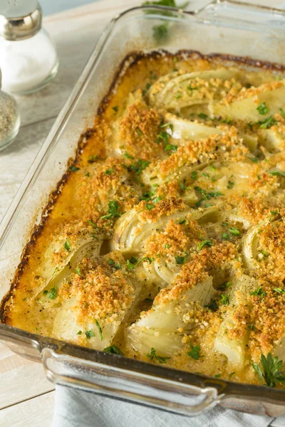 Gratinado de erva-doce de queijo caseiro — Fotografia de Stock