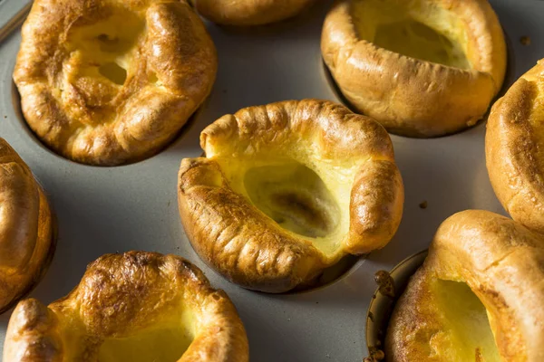 Quente caseiro britânico Yorkshire Puddings — Fotografia de Stock