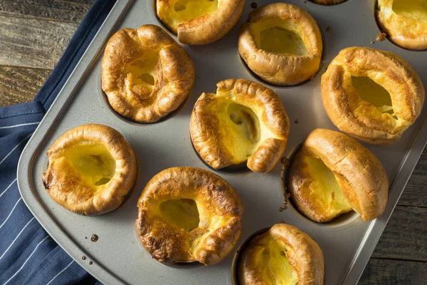 Caliente casero británico Yorkshire Puddings — Foto de Stock