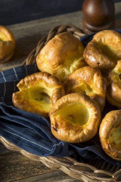 Warme zelfgemaakte Britse Yorkshire pudding — Stockfoto