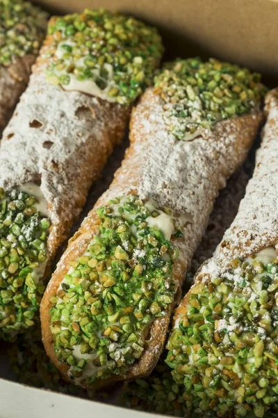 Cannolis sicilianos caseros tradicionales — Foto de Stock