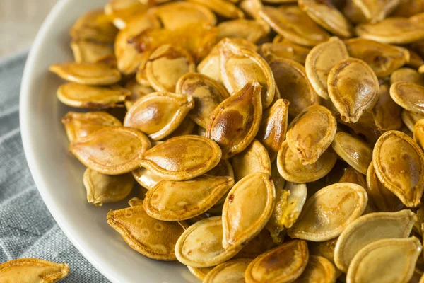 Semillas de calabaza tostadas caseras —  Fotos de Stock