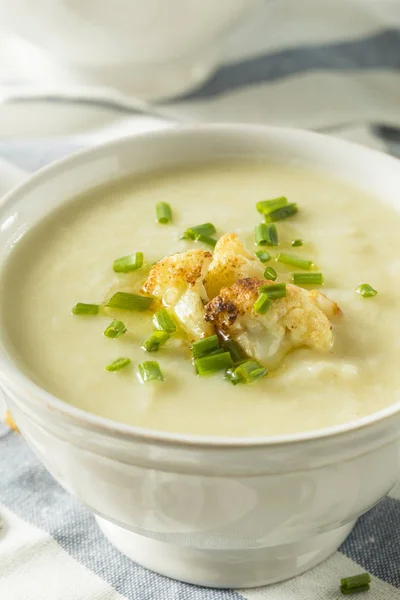 Soupe de chou-fleur maison saine — Photo