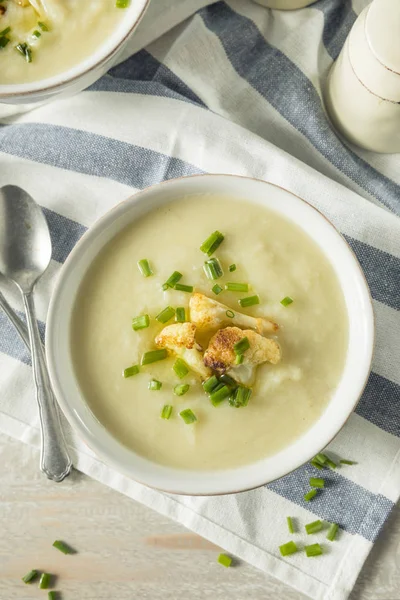 Zuppa di cavolfiore fatta in casa sana — Foto Stock
