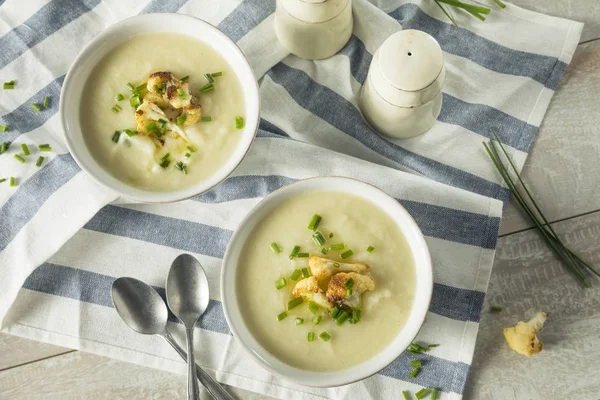 Sopa de couve-flor caseira saudável — Fotografia de Stock