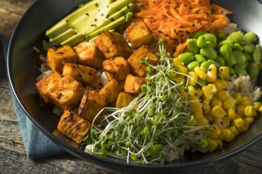 Sağlıklı organik Tofu ve Buda tabağı