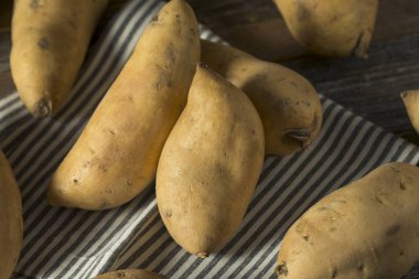 Ham organik beyaz tatlı patates