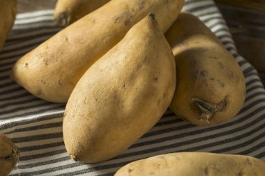 Ham organik beyaz tatlı patates