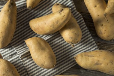 Ham organik beyaz tatlı patates