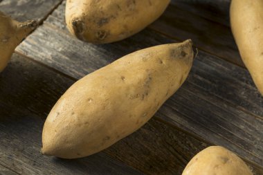 Ham organik beyaz tatlı patates