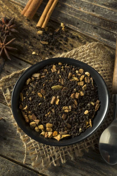 Сырой сухой органический чай чай — стоковое фото