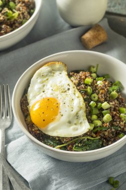Sağlıklı organik Quinoa kahvaltı kase