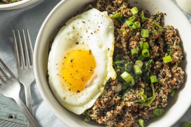 Sağlıklı organik Quinoa kahvaltı kase