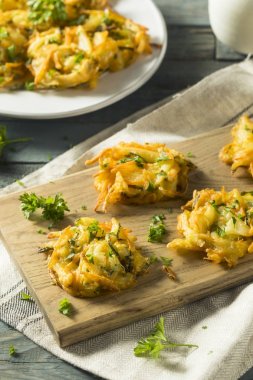 Ev yapımı kızarmış sebze kuşlar yuva