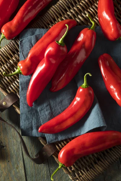 Rauwe biologische zoete rode oude Peppers — Stockfoto