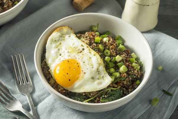 Sağlıklı organik Quinoa kahvaltı kase