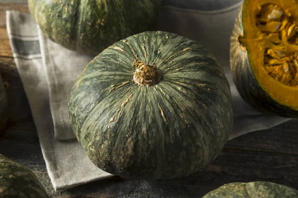 Rå grön ekologisk Kabocha Squash — Stockfoto