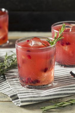 Ayyaş ev yapımı nar kokteyl