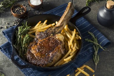 Çimen Fed Tomahawk biftek pişmiş