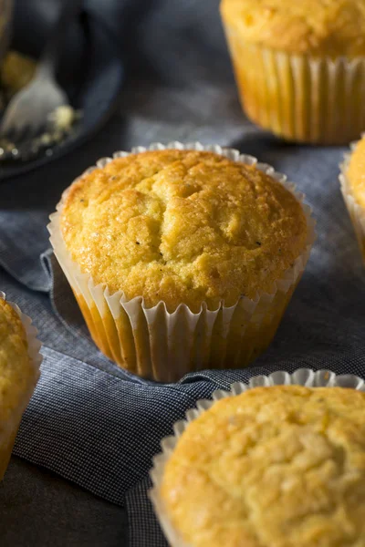 Gyllene söt hemmagjord Cornbread Muffins — Stockfoto