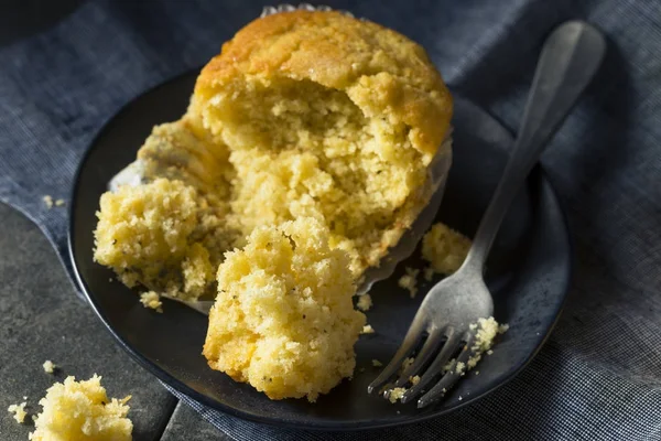 Goldene süße hausgemachte Maisbrot-Muffins — Stockfoto