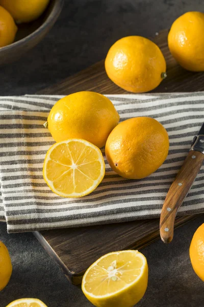 Raw Yellow Organic Meyer Lemons — Stock Photo, Image