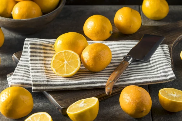 Raw Yellow Organic Meyer Lemons — Stock Photo, Image