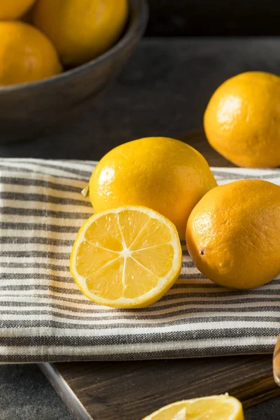 Raw Yellow Organic Meyer Lemons — Stock Photo, Image