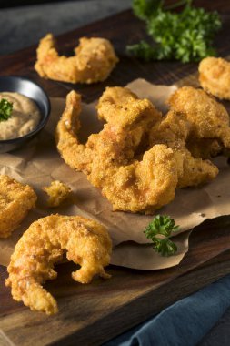 Ev yapımı Southern Fried Cajun karides