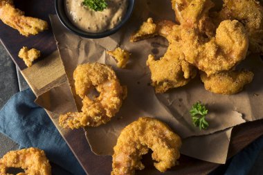 Ev yapımı Southern Fried Cajun karides