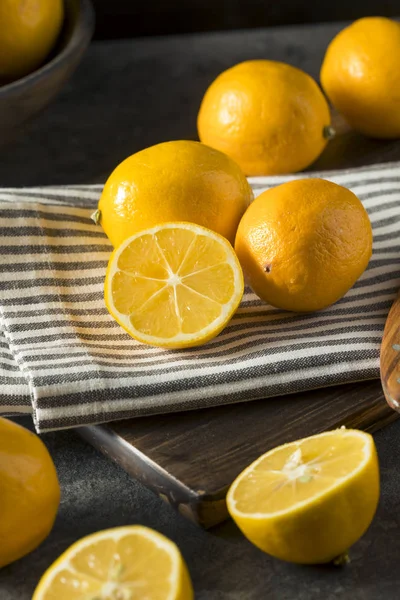 Raw Yellow Organic Meyer Lemons — Stock Photo, Image