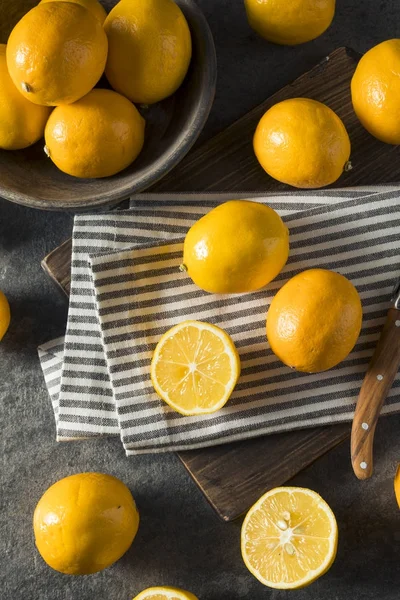 Raw Yellow Organic Meyer Lemons — Stock Photo, Image