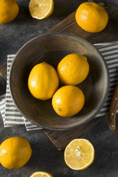 Raw Yellow Organic Meyer Lemons — Stock Photo, Image