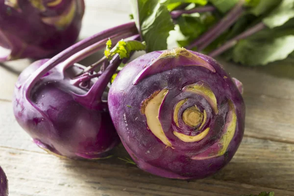 Raw Organic Purple Kohlrabi — Stock Photo, Image