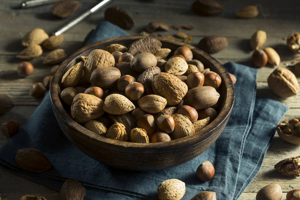 Celé loupané bio mix ořechů — Stock fotografie
