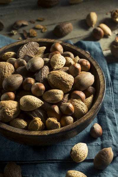 Celé loupané bio mix ořechů — Stock fotografie