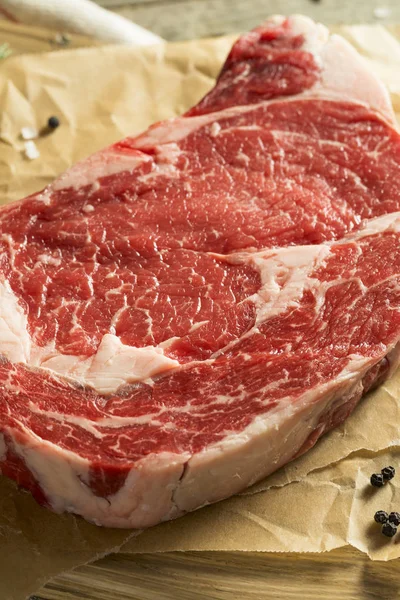 Ruwe gras gevoerd vlees zonder been Ribeye Steak — Stockfoto