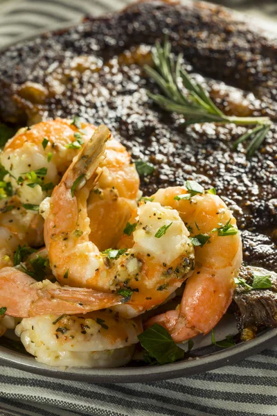 Gourmet Homemade Steak and Shrimp — Stock Photo, Image