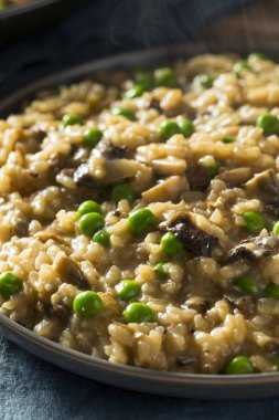 Ev yapımı tuzlu mantarlı Risotto